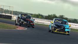 15.05.2023, The Racing Line Clio Cup, Round 4, Snetterton 300, Fabian Siegmann, Team Heusinkveld, Kevin Annfield, Slow in Slide out, iRacing